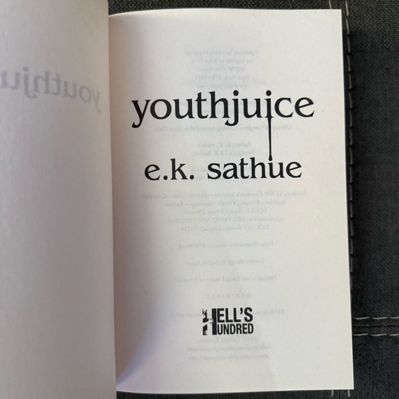 Youthjuice by E.K. Sathue paperback book - Picture 4 of 4